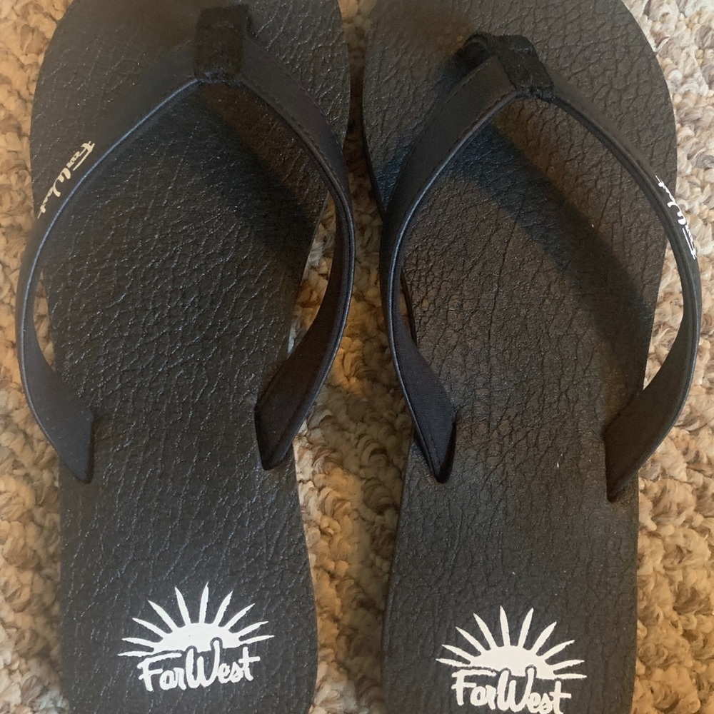 Far West Women's Hali Comfort Flip Flops—Size 9